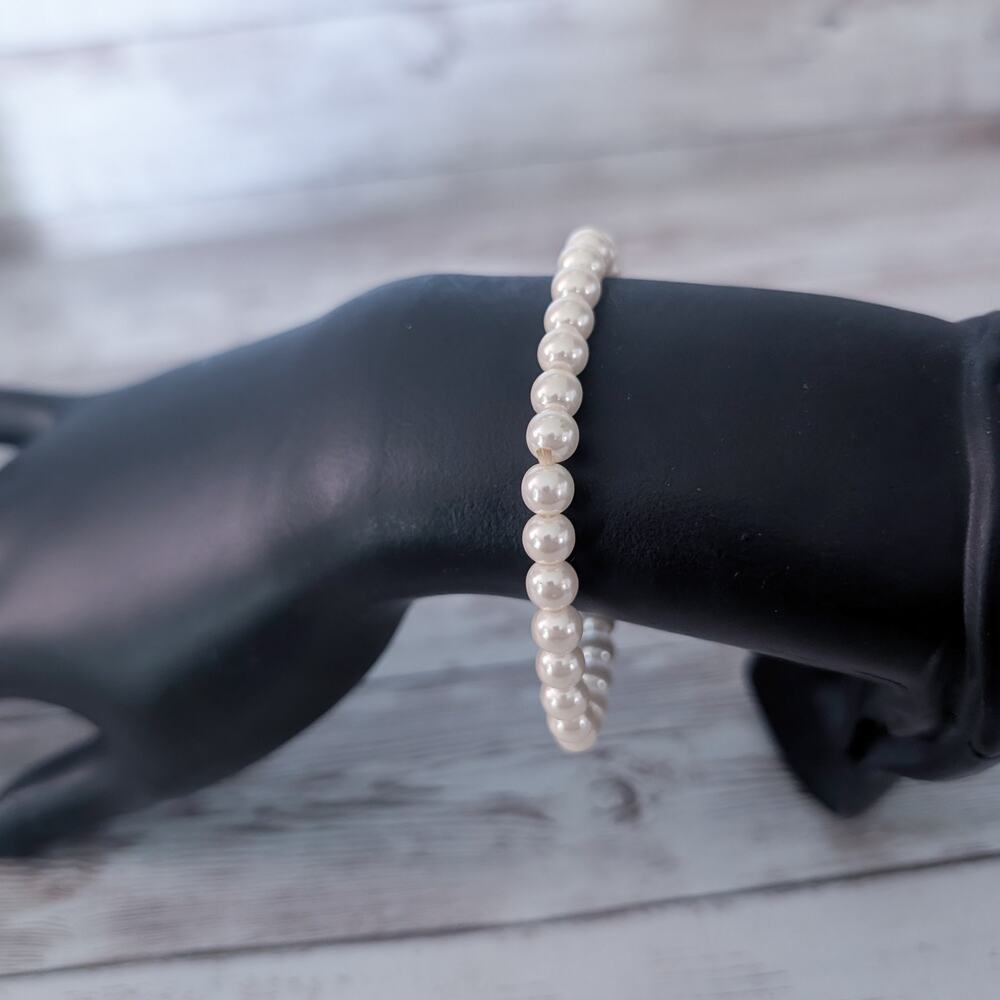 Vintage Stretch Bracelet Faux Pearl